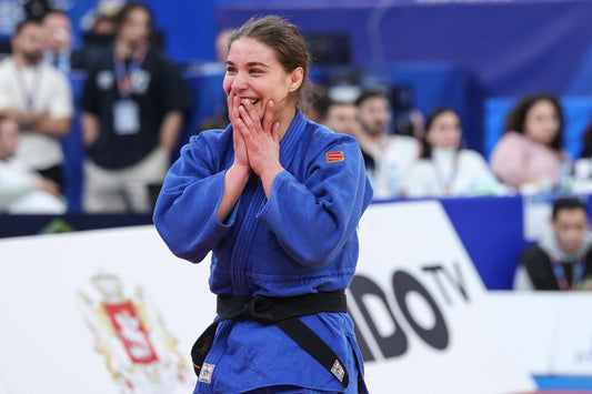 Özbas blocks out the noise and stays on top in Tbilisi